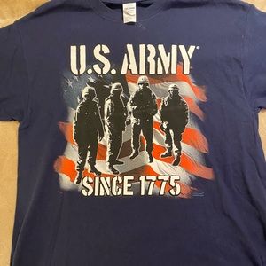 Mens Gildan short sleeve tshirt. US Army.